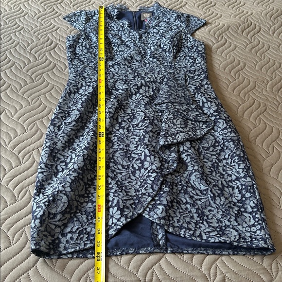 EUC - 💙 Vince Camuto Navy Lace Detail Dress - Picture 5 of 10